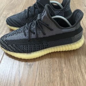 Yeezy 350 V2 Carbon size 9.5